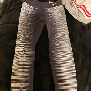 light reflect nike workout leggings